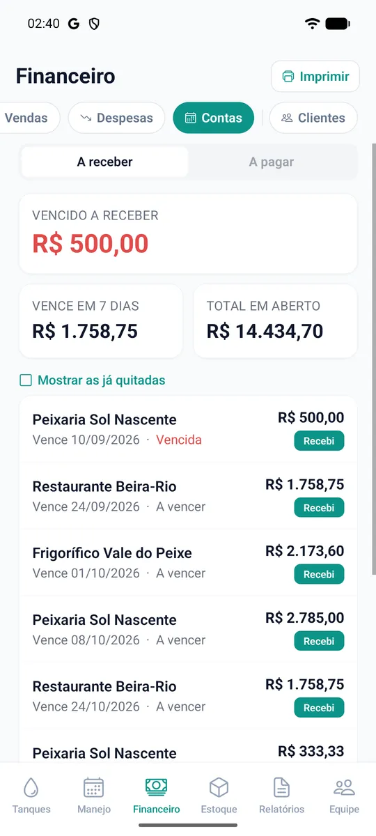 Tela de contas a receber com o total vencido, o que vence em sete dias e a lista de parcelas.